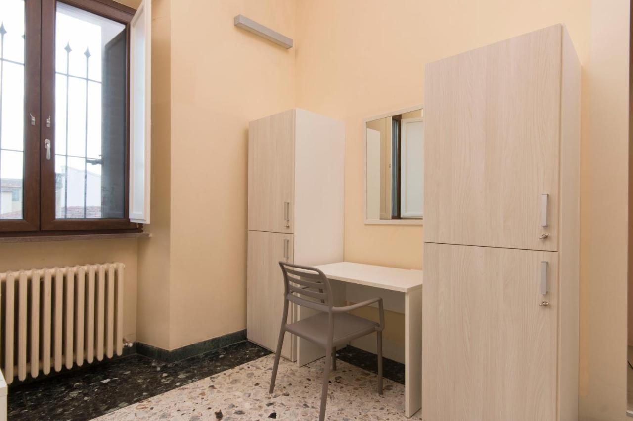Hostel 7 Santi Firenze Rom bilde